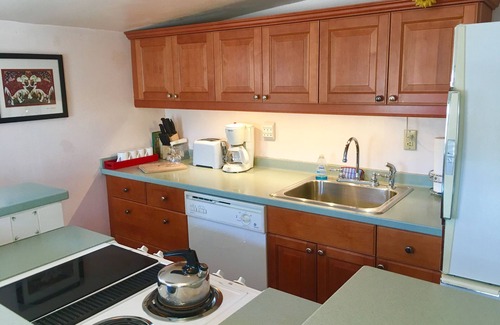 Woodstock Apartment | Village Center: Gracious & Spacious Retreat "Above the Books"