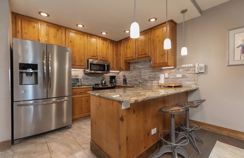 Peak 9 Condo | Village Chateaux Northstar Condo: Downtown, Ski In/Out