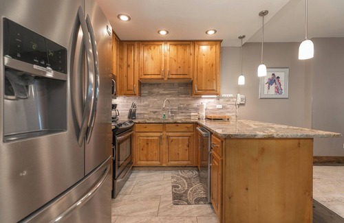 Peak 9 Condo | Village Chateaux Northstar Condo: Downtown, Ski In/Out
