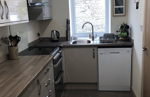 Penrith Cottage | Village cottage on the fringe of Lake District. Nearby Michelin pub/bistro.