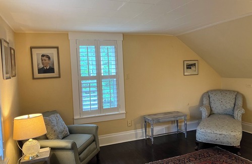 Montgomery Apartment | Village Hideaway