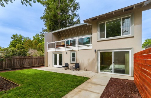 Davis House | Village Homes: Elegant Serene Retreat