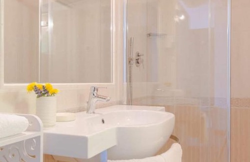 Arias Hotel | Village Hotel Lucia