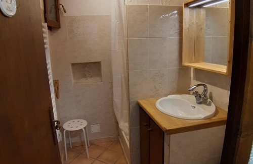 Mallefougasse-Auges Apartment | Village house.