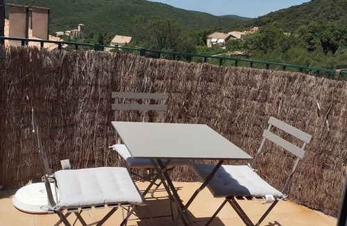 Vailhan House | Village house 10 minutes' walk from Lac des Olivettes