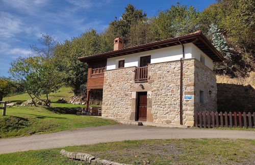 Pando House | Village house CA 1595 AS recently renovated. Unique, quiet and natural environment.