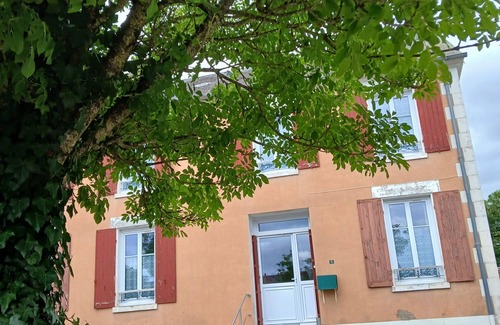 Veaugues House | VILLAGE HOUSE