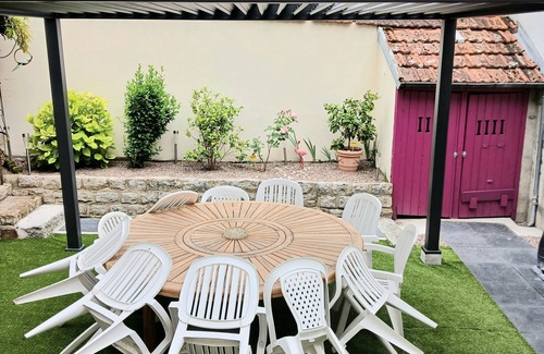 Veaugues House | VILLAGE HOUSE