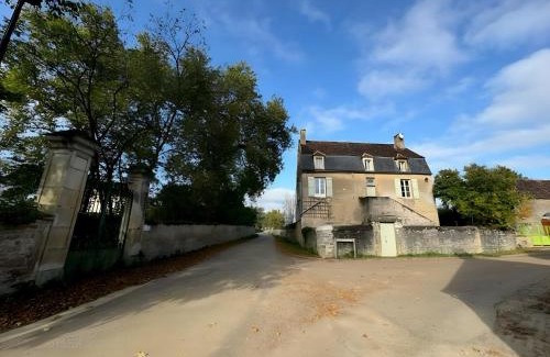 Vault-de-Lugny House | Village House in Burgundy near Vézelay Basilica