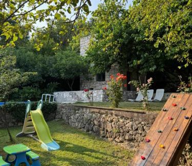 Danilovgrad Municipality House | Village house Vrelo