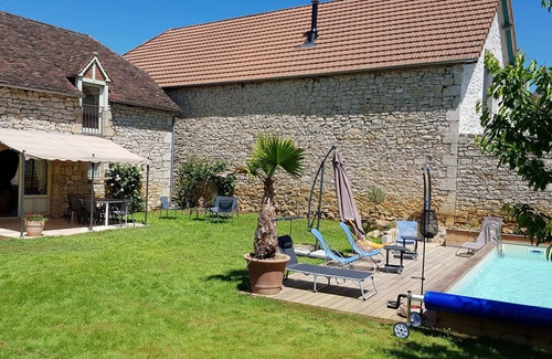 Condat House | Village house with private pool gite-loubaribas