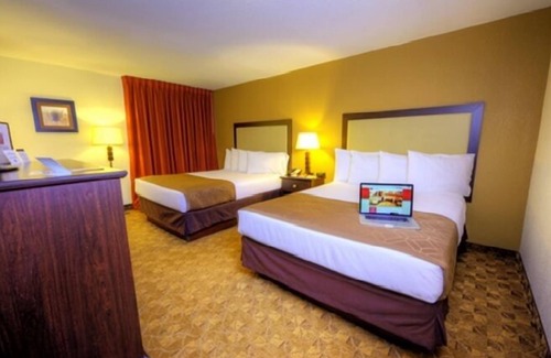Clemmons Hotel | Village Inn Clemmons/Winston Salem, Trademark by Wyndham