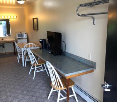 Chatham Hotel | Village Inn Motel