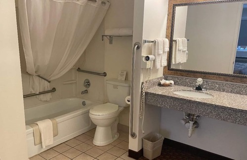 Hardy Hotel | Village Inn of Hardy