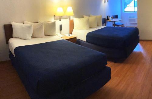Two Rivers Hotel | Village Inn on the Lake