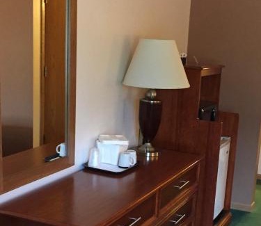 Two Rivers Hotel | Village Inn on the Lake