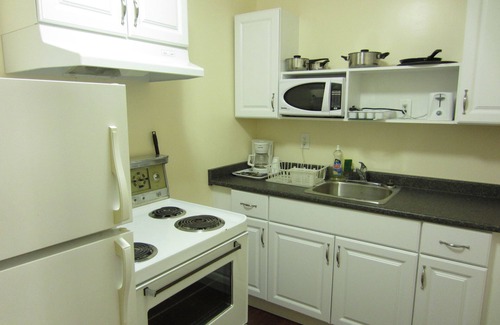 Lively Hotel | Village Inn & Suites