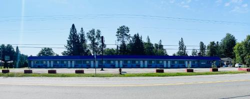 Lively Hotel | Village Inn & Suites - Sudbury
