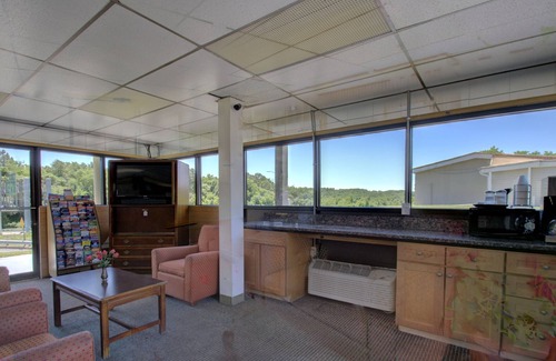 Annapolis Hotel | Village Inn