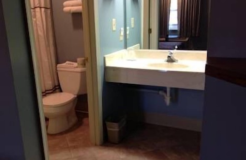 Nelson Hotel | Village Inn