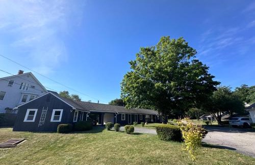 Clinton Hotel | Village Motel