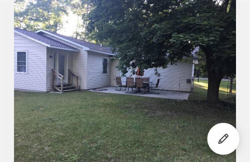 Elk Rapids House | Village of Elk Rapids Walk to Beach