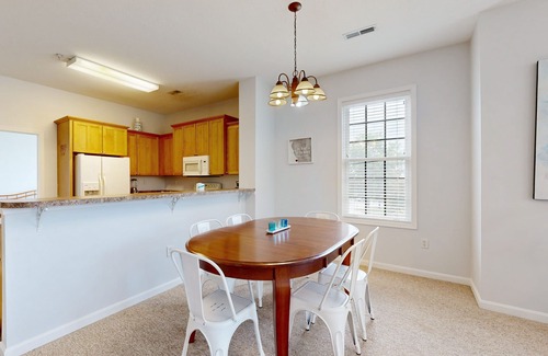 Villages of Five Points Condo | Village of Five Points condo with pool, gym, and tennis access