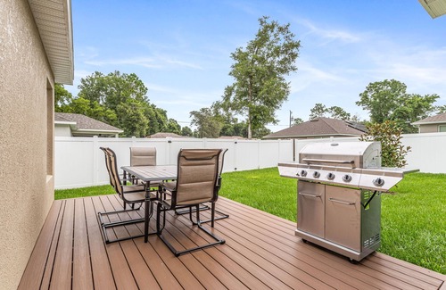 Summerfield House | Village Retreat Large and Spacious Home near the Villages.