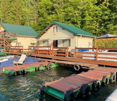 Bicaz Boat Rental | VILLAGEbythelake Bicaz