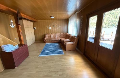 Bicaz Boat Rental | VILLAGEbythelake Bicaz