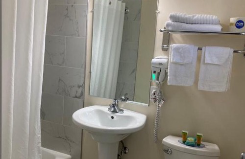 Williamstown Hotel | Villager Motel