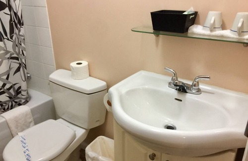 Fruitvale Hotel | Villager's Inn
