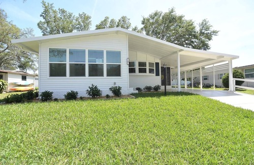 Silver Lake House | Villages 2B, 2B Newly Renovated Home - Summer Golf Available!