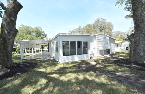 Silver Lake House | Villages 2B, 2B Newly Renovated Home - Summer Golf Available!