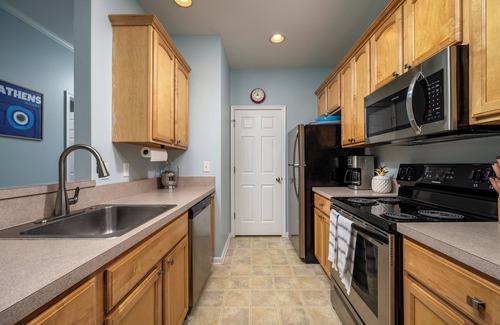 Villages of Five Points Condo | Villages of Five Points 2nd floor condo - great location & amenities!