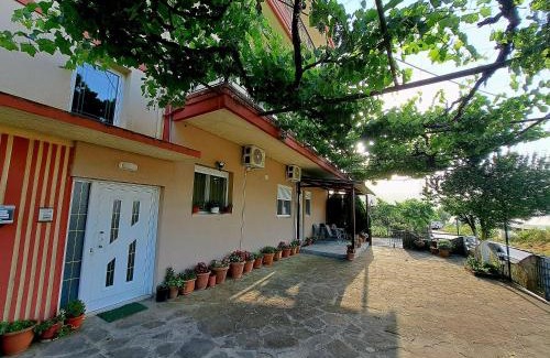 Pamvotida Apartment | Villaggio traditional living