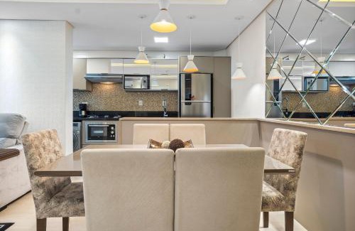 Centro Apartment | Villagio Del Venetto com ampla varanda by Achei