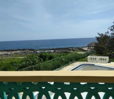 Little Bay Bed & Breakfast | VillaJewelonthe Rock
