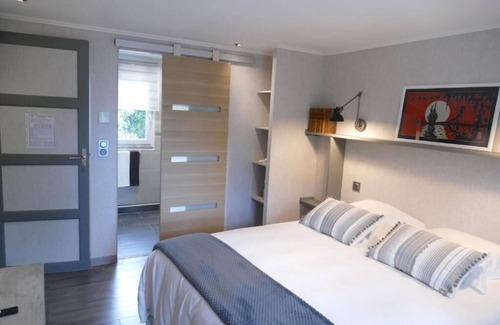 La Baule-Escoublac Bed & Breakfast | Villalesquatrevents.com Chambre Pierre Percee