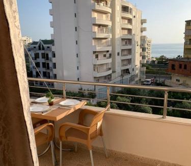 Shkembi i Kavajes Apartment | VillaLumora