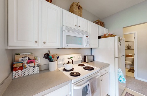 Rehoboth Beach Condo | Villas at Bay Crossing pet friendly condo w/shared pool, balcony