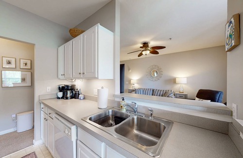 Rehoboth Beach Condo | Villas at Bay Crossing pet friendly condo w/shared pool, balcony