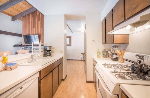 Dollar Point Condo | Villas Cozy Condo in Tahoe City - Close to Town, beaches and resorts