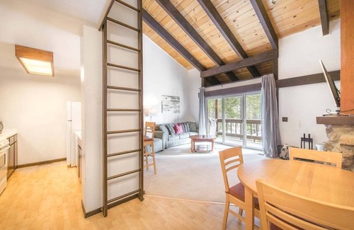 Dollar Point Condo | Villas Cozy Condo in Tahoe City - Close to Town, beaches and resorts