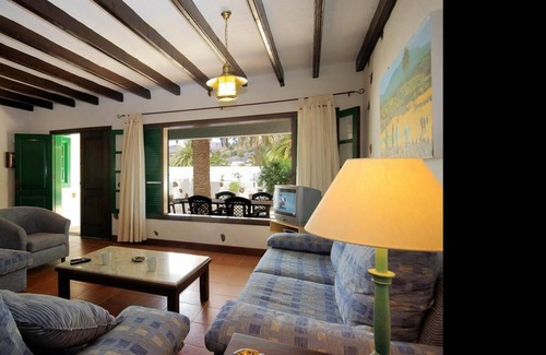 Haria Villa | Villas Finca la Crucita 3 Bedrooms with Share Pool