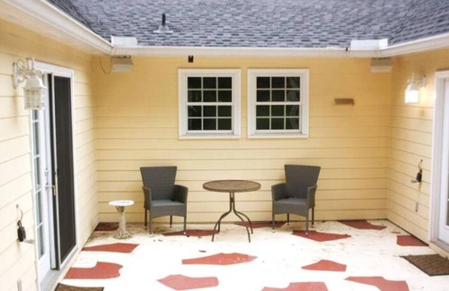Tallahassee Villa | Villas @ Lake Ella Flat: 1br-1bth-desk