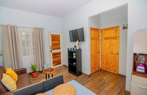 Desamparados House | Villas Mali La Fortuna, visit the Arenal Volcano, safe and quiet place