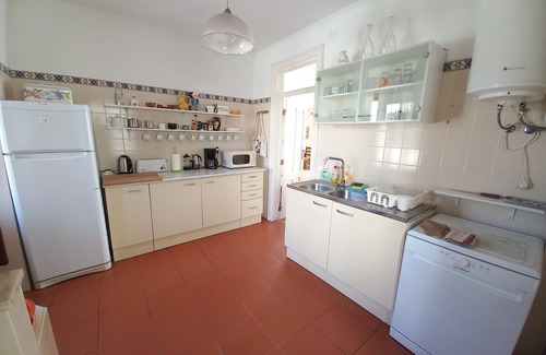 Peniche House | VillasFerrel - FlowerPot Chalet - with large courtyard and living area
