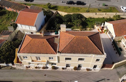 Peniche House | VillasFerrel - FlowerPot Chalet - with large courtyard and living area