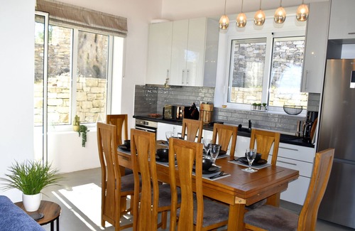 Rantatika Villa | VillaSleeps10-Garden-FreeParking-Pool-Ac